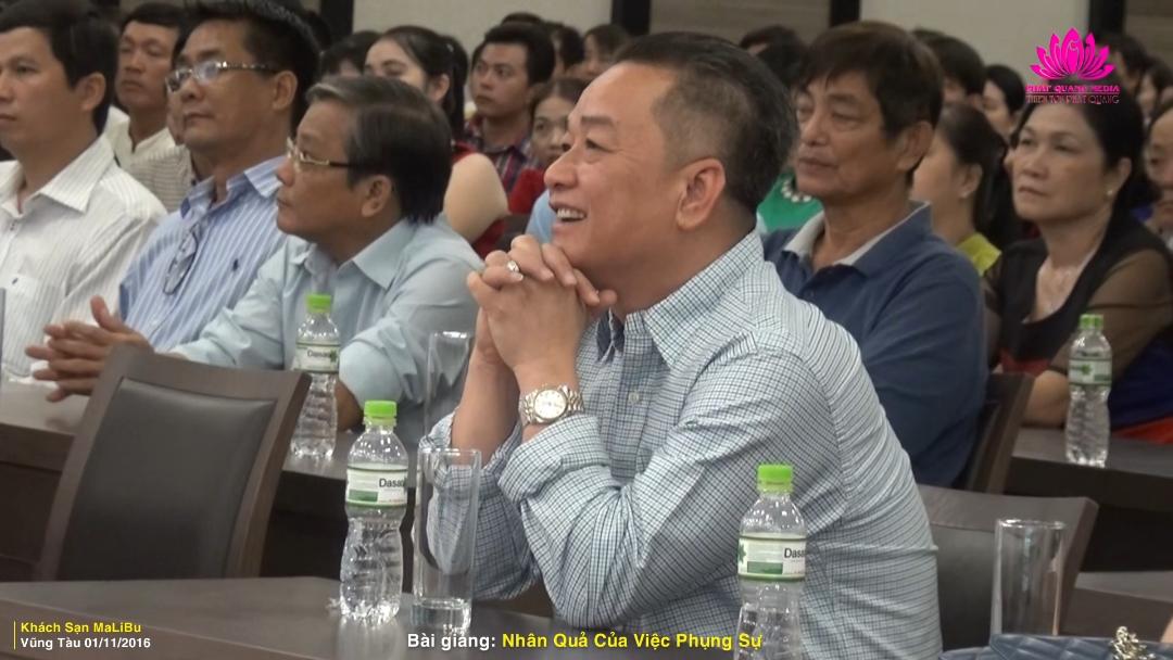 VUI KHI ĐƯỢC PHỤC VỤ NGƯỜI KHÁC